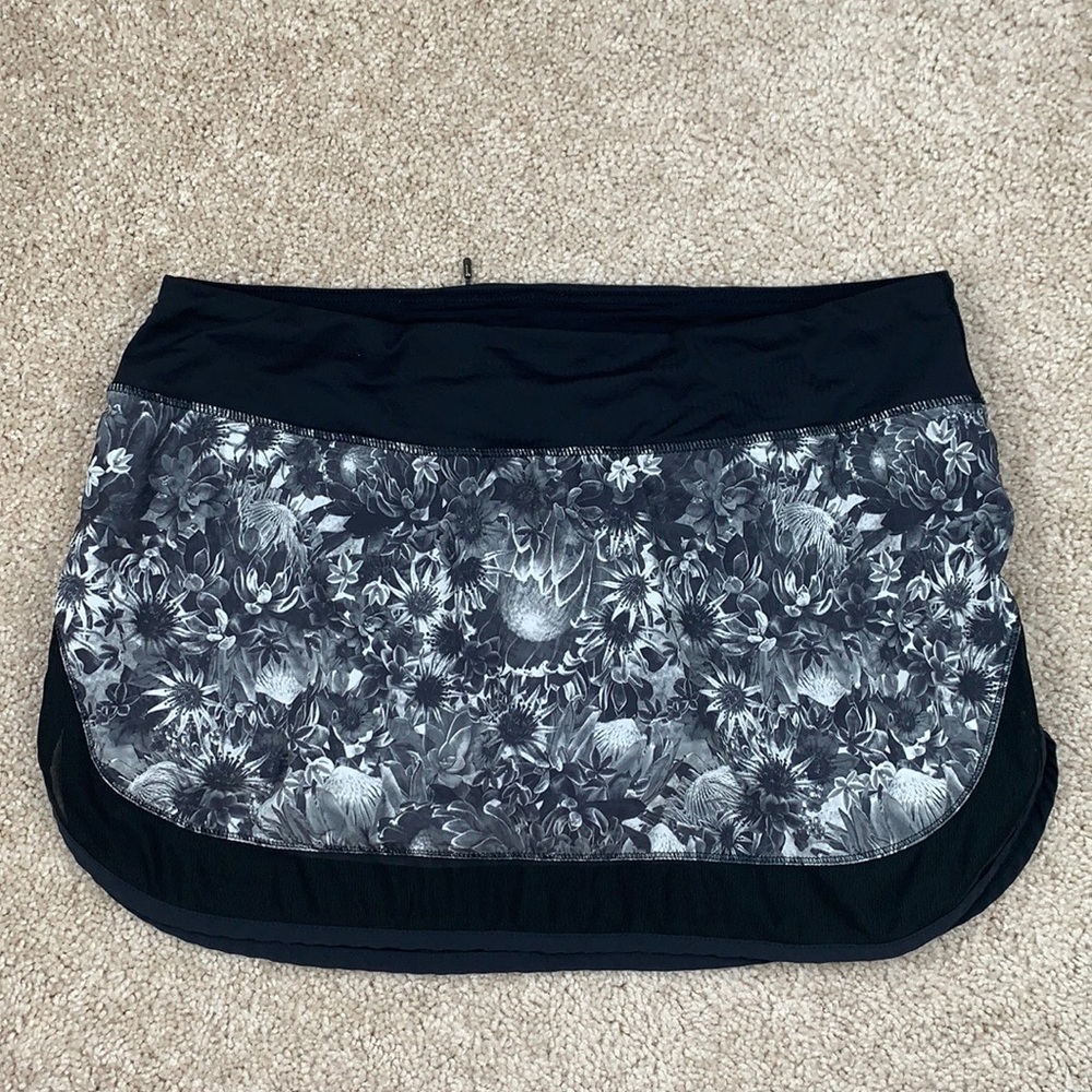 lululemon athletica Black and Gray Floral Athletic Skirt